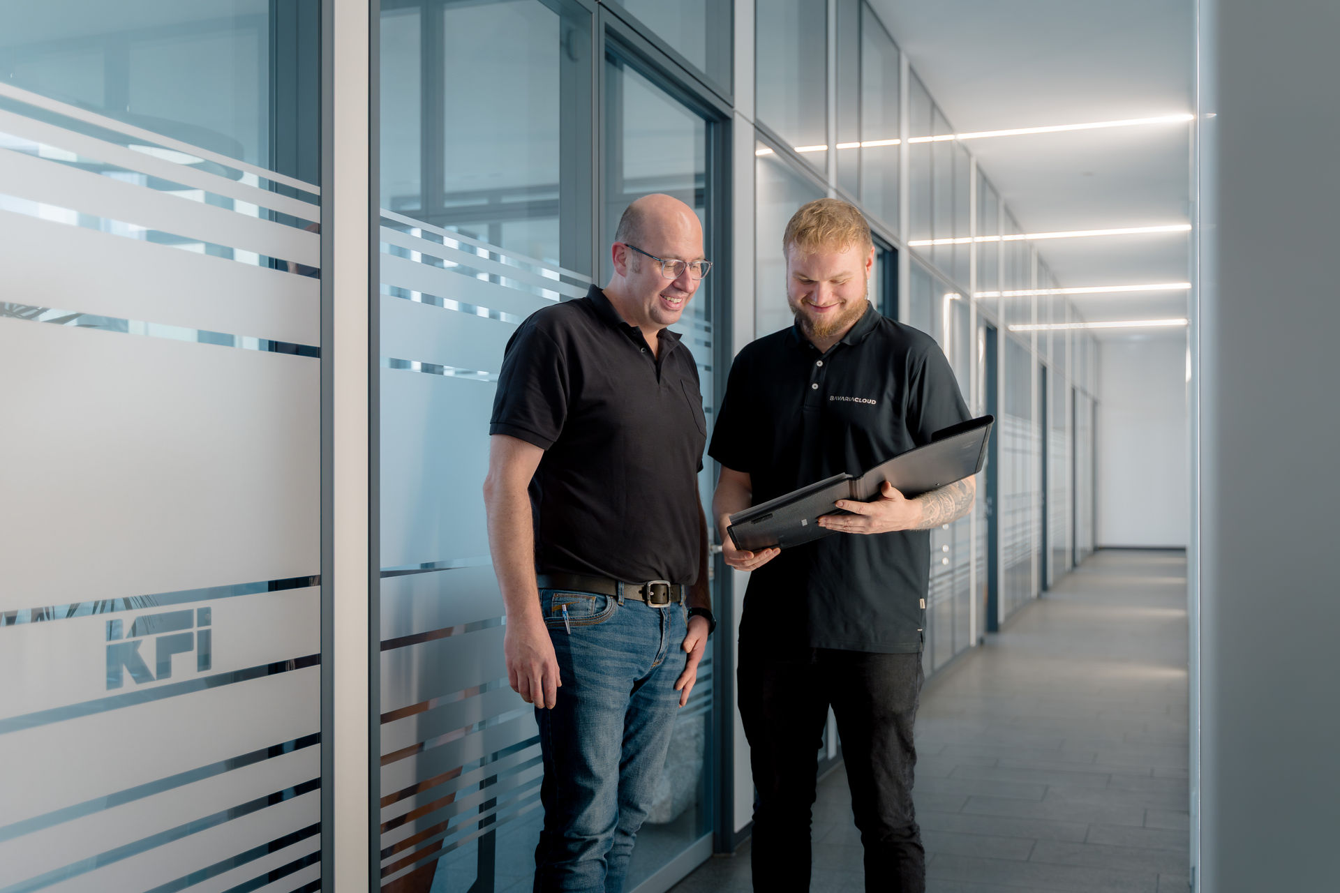 VALEO IT Techniker betreut IT-Systeme bei einem Industrieunternehmen in der Oberpfalz