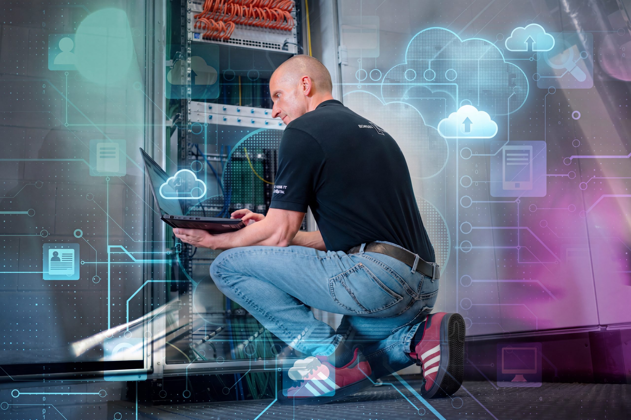 VALEO IT Cloud-Architekt bei der Einrichtung hybrider Cloud-Systeme vor Ort