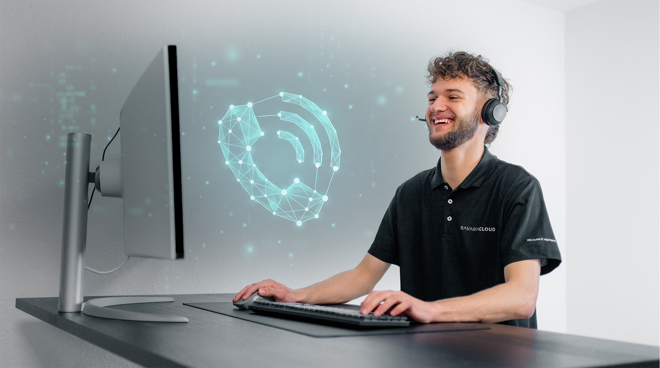 VALEO IT Techniker bei der Einrichtung einer VoIP Cloud-Telefonanlage