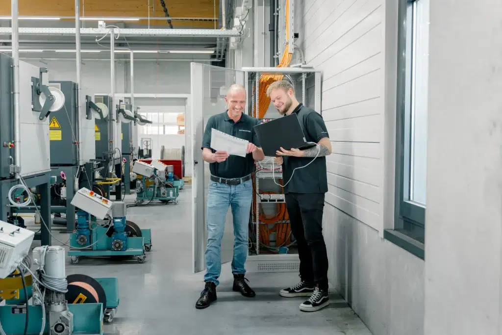 VALEO IT Techniker bei der IT-Beratung in einem Industrieunternehmen in der Produktion